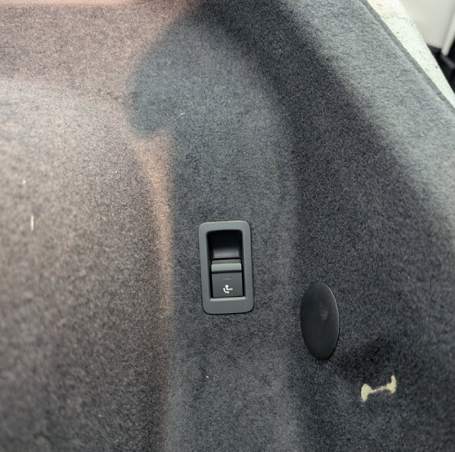 Q3 F3 – Genuine OEM Swivel Towbar Retrofit