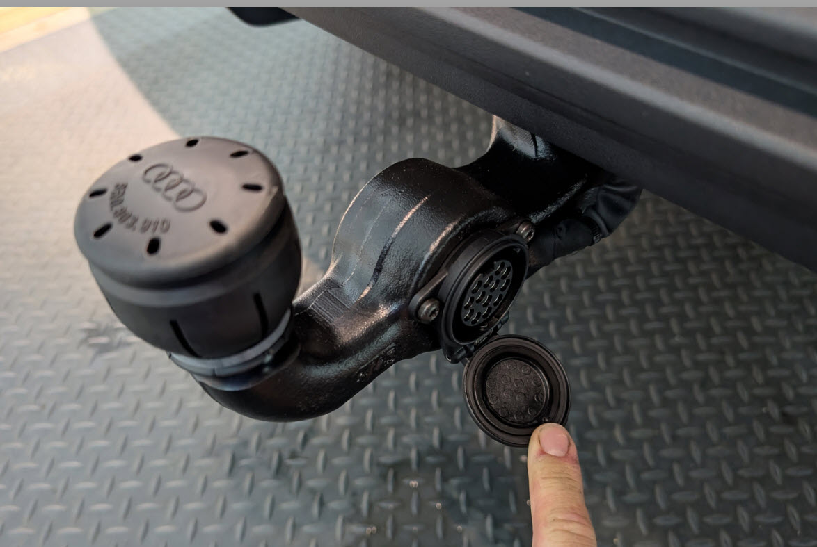 Q3 F3 – Genuine OEM Swivel Towbar Retrofit