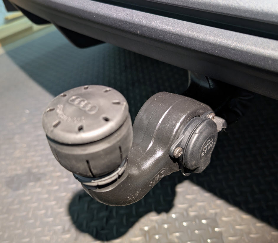 Q3 F3 – Genuine OEM Swivel Towbar Retrofit